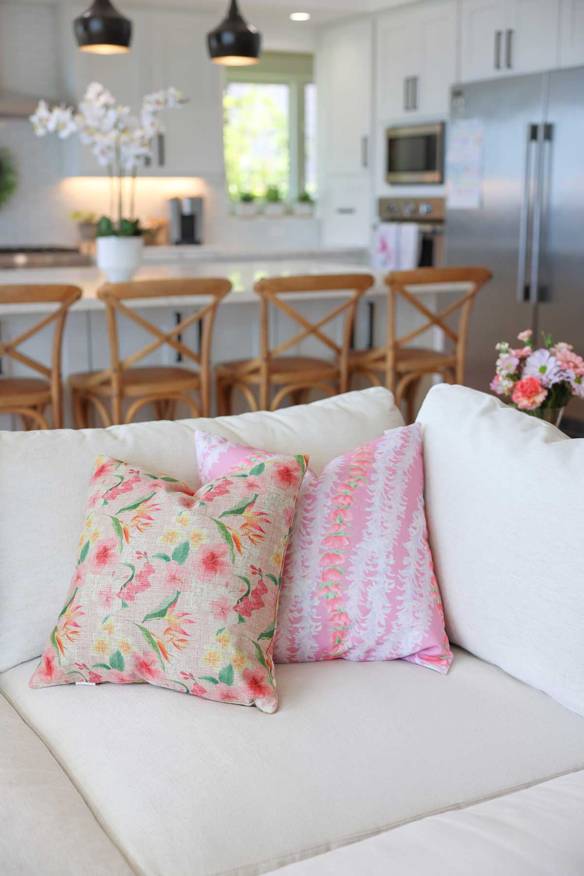 18x18in Aloha Flower Pillow Cover – SoHa Living