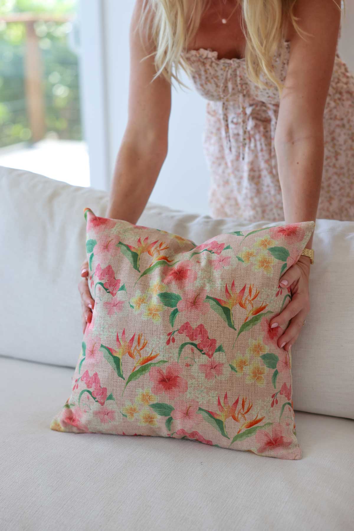 18x18in Aloha Flower Pillow Cover – SoHa Living